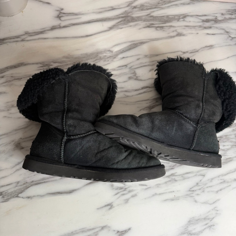 UGGs Bailey Button ll Black Sherpa Fur Above Ankle Boots Booties Women's 8